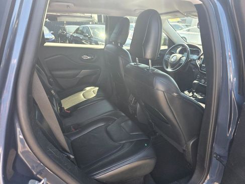 Used 2020 Jeep Cherokee Limited image 11