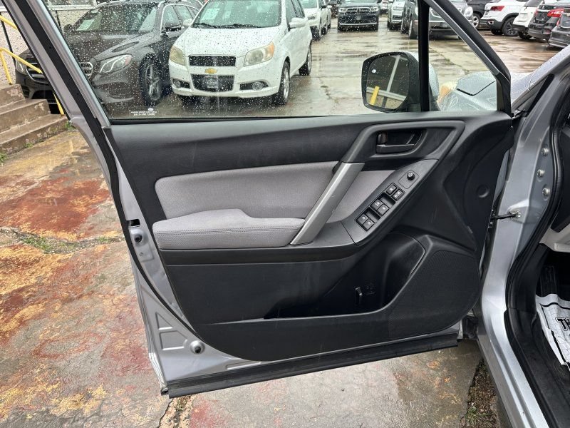 Used 2014 Subaru Forester 2.5i Premium w/ All-Weather Package AWD/4WD image 9
