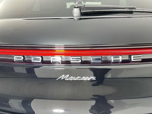 Used 2025 Porsche Macan image 35