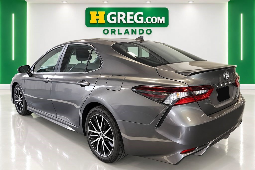 Used 2021 Toyota Camry SE FWD image 2