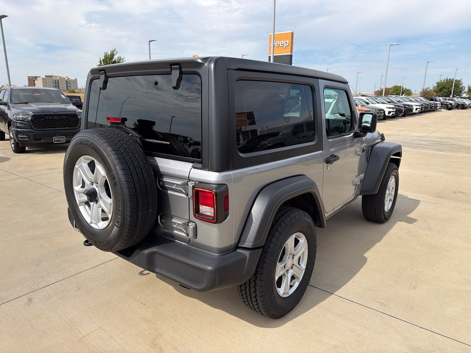 Used 2020 Jeep Wrangler Sport AWD/4WD image 5