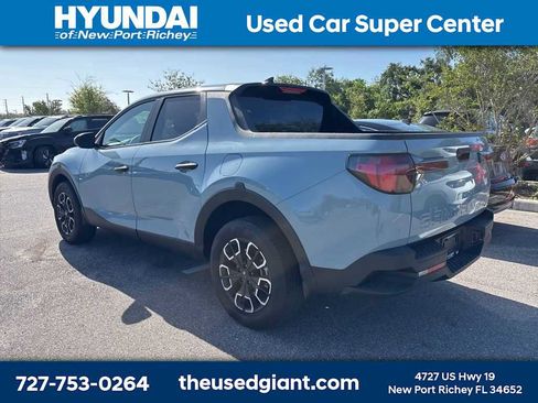 Used 2024 Hyundai Santa Cruz SE image 2