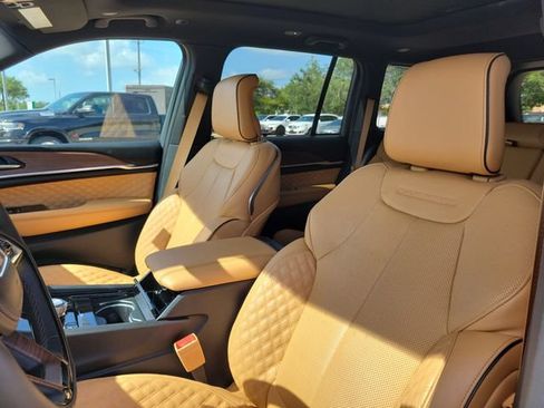 Used 2025 Jeep Grand Cherokee Summit w/ Adv Protech Group IV AWD/4WD image 15