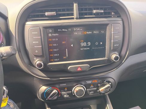Used 2025 Kia Soul LX w/ LX Technology Package FWD image 15