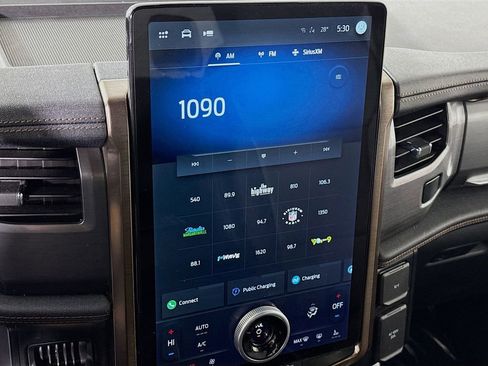 Used 2022 Ford F150 Lightning Lariat image 7