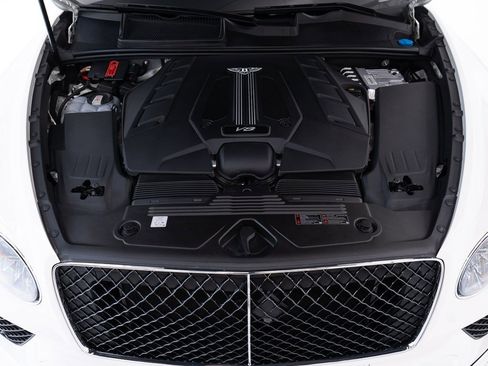 Used 2024 Bentley Bentayga V8 image 47