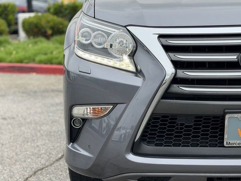 Used 2018 Lexus GX 460 Premium w/ Premium Package image 7