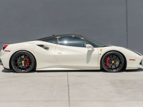 Used 2018 Ferrari 488 GTB RWD image 6