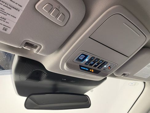 Used 2025 Ford Explorer Active w/ Active Comfort Package image 8