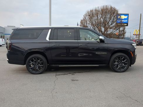 New 2025 Chevrolet Suburban Premier image 9