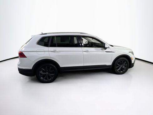 Used 2022 Volkswagen Tiguan SE image 4