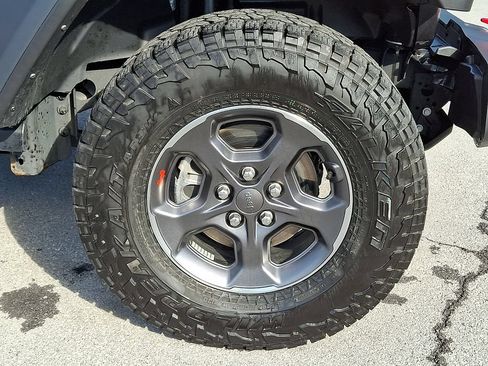 Used 2023 Jeep Gladiator Rubicon w/ Cold Weather Group AWD/4WD image 11