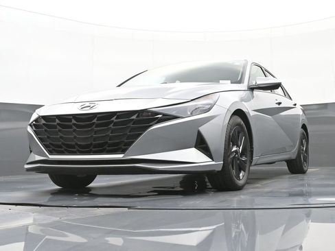 Used 2023 Hyundai Elantra SEL w/ Preferred Accessory Package FWD image 50