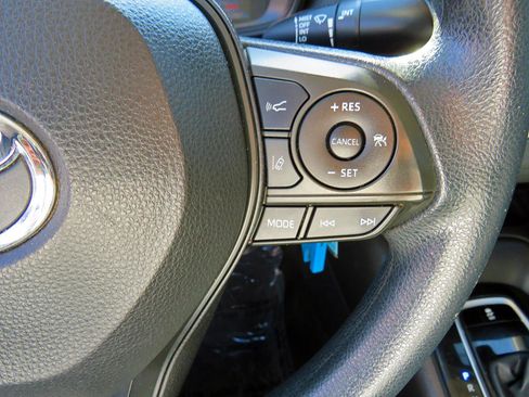 Used 2021 Toyota Corolla LE FWD image 27