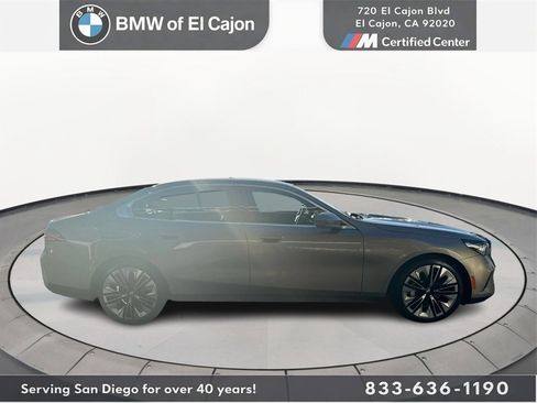 Used 2025 BMW 530i xDrive w/ Premium Package image 3