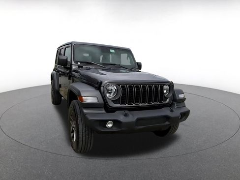 Used 2025 Jeep Wrangler Unlimited Sport AWD/4WD image 3
