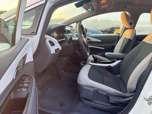 Used 2017 Chevrolet Bolt LT FWD image 11