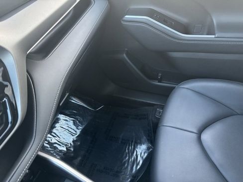 Certified 2021 Toyota Highlander XLE image 26