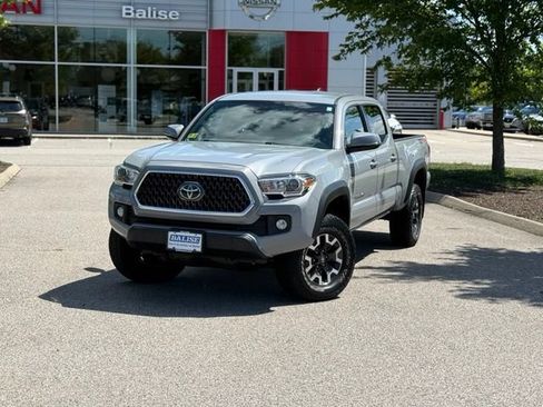 Used 2019 Toyota Tacoma TRD Off-Road w/ Technology Package AWD/4WD image 9