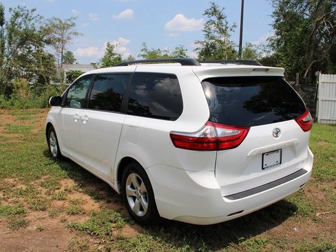 Used 2015 Toyota Sienna LE FWD image 8