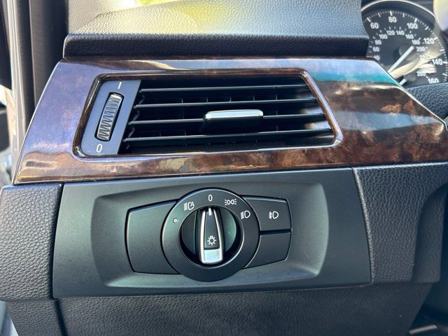 Used 2011 BMW 328i xDrive Sedan AWD/4WD image 18