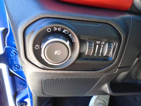 Used 2018 Jeep Wrangler Unlimited Rubicon AWD/4WD image 13
