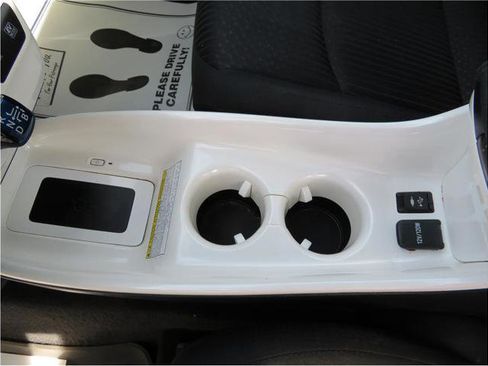 Used 2017 Toyota Prius Three Touring image 9