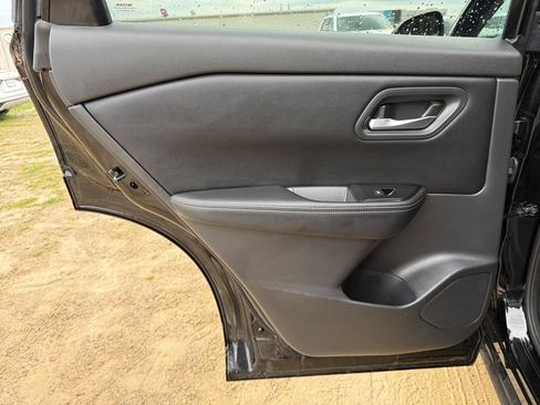 Used 2025 Nissan Rogue SV AWD/4WD image 34