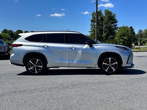 Used 2021 Toyota Highlander XSE AWD/4WD image 3