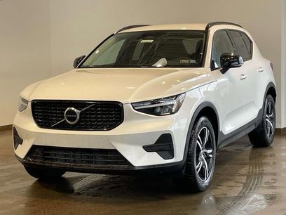 New 2026 Volvo XC40 B5 Core w/ Climate Package
