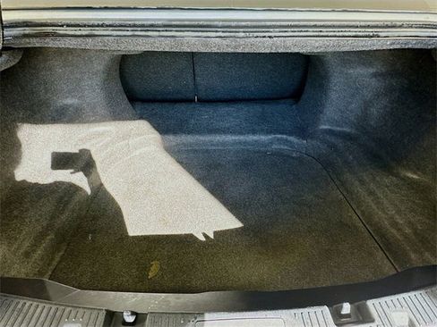 Used 2016 Ford Taurus SEL image 23