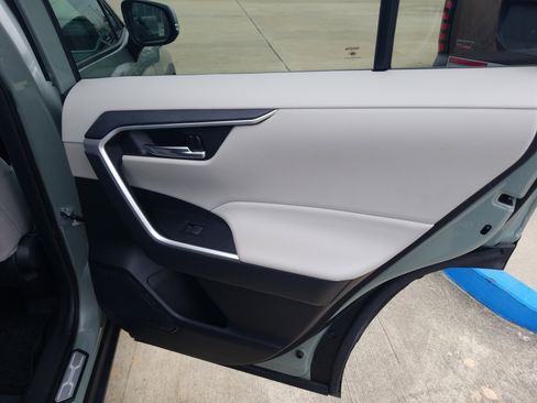 Used 2021 Toyota RAV4 XLE image 14