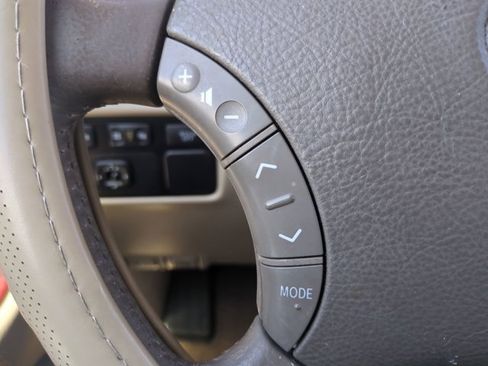 Used 2004 Toyota Land Cruiser AWD/4WD image 27