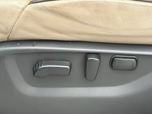 Used 2022 Nissan Armada Platinum w/ Captain's Chairs Package RWD image 19
