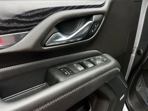 Used 2021 GMC Yukon XL Denali w/ Denali Premium Package image 11