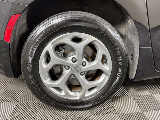 Used 2023 Chrysler Pacifica Limited AWD/4WD image 12