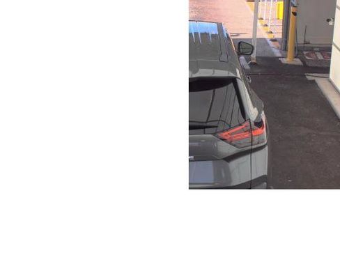 Used 2023 Nissan Rogue S FWD image 5