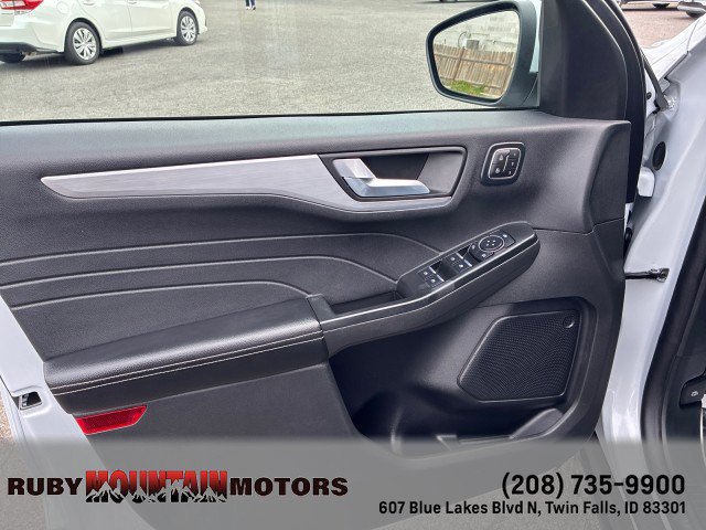 Used 2025 Ford Escape Platinum AWD/4WD image 13