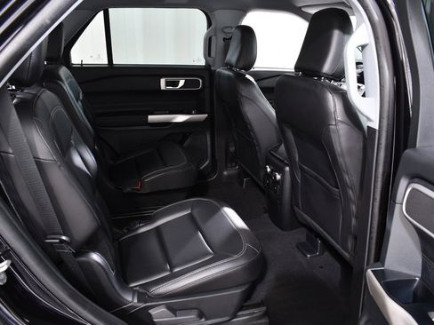 Used 2022 Ford Explorer XLT w/ Equipment Group 202A image 19
