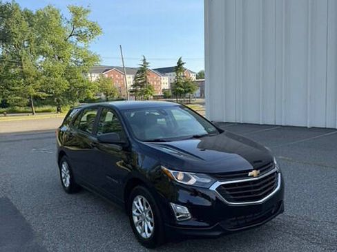Used 2020 Chevrolet Equinox LS FWD image 3