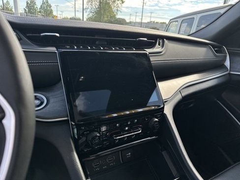 New 2025 Jeep Grand Cherokee L Limited w/ Luxury Tech Group II image 23