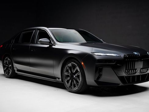 Used 2023 BMW i7 xDrive60 image 84