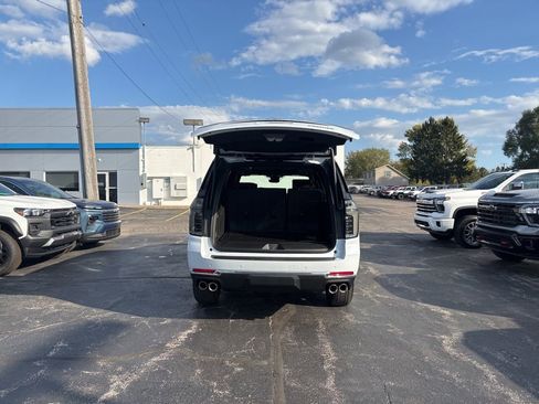 New 2026 Chevrolet Suburban Premier image 7