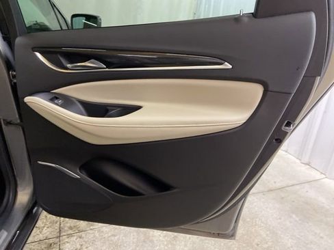 Used 2019 Buick Enclave Essence image 23