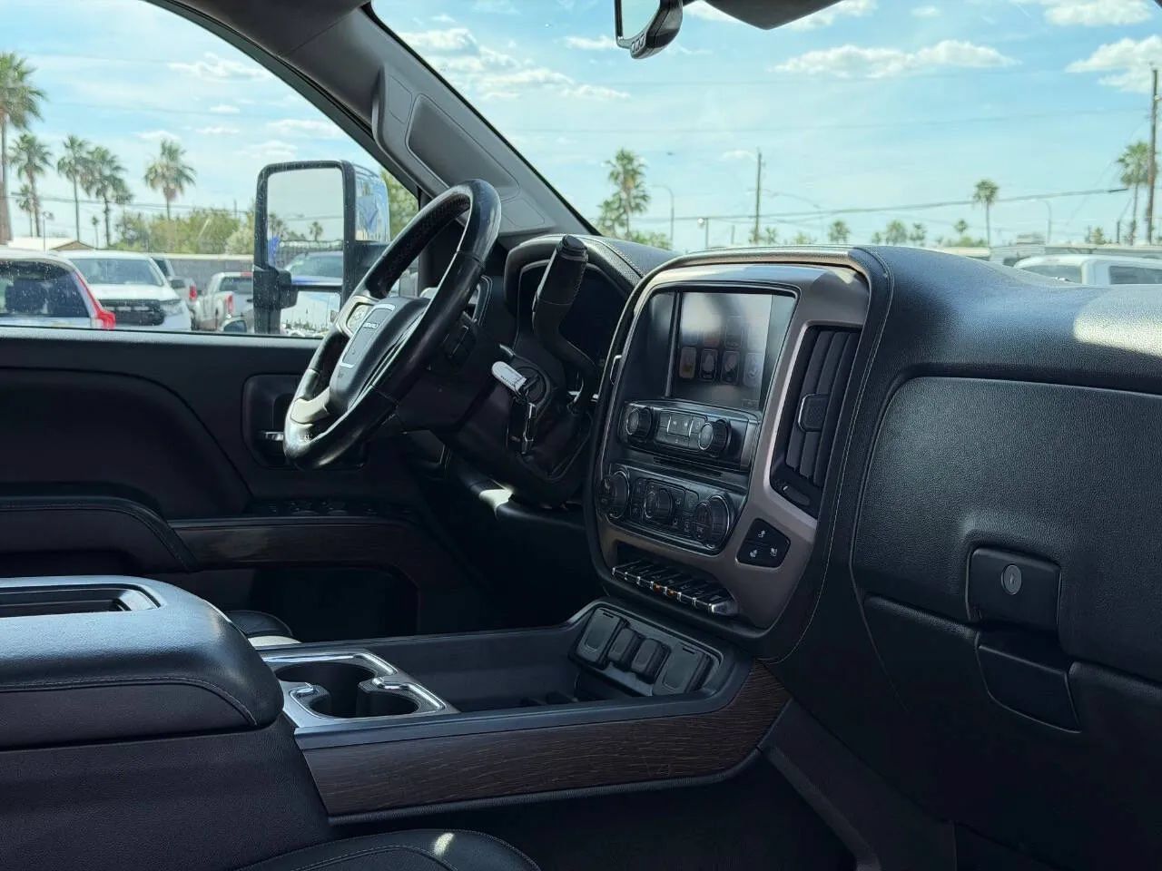 Used 2017 GMC Sierra 2500 Denali w/ Duramax Plus Package AWD/4WD image 31