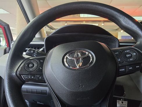 Used 2022 Toyota Corolla LE image 21