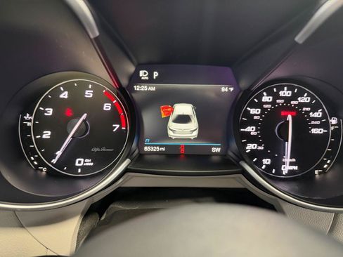Used 2020 Alfa Romeo Giulia AWD w/ Quick Order Package 22J Sport image 33