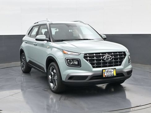 New 2026 Hyundai Venue SEL FWD image 3