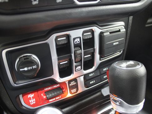 Used 2025 Jeep Wrangler Unlimited Rubicon image 21