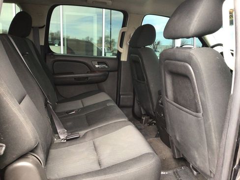 Used 2014 Chevrolet Suburban LS image 7